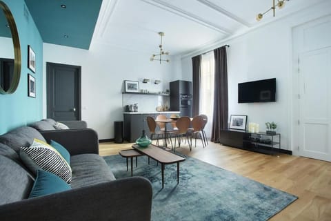 Apartment Champ de Mars - Tour Eiffel by Studio prestige Apartment in Paris