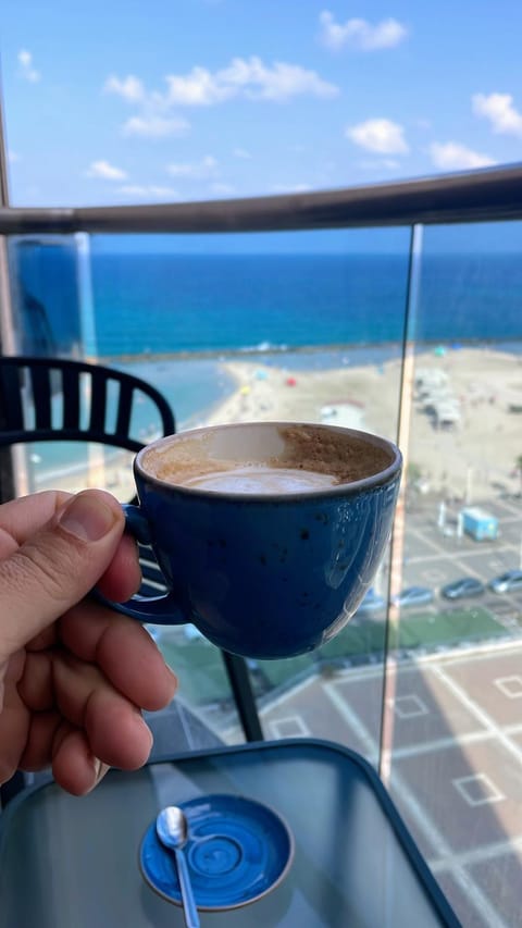 Coffee/tea facilities, View (from property/room), Balcony/Terrace, Sea view