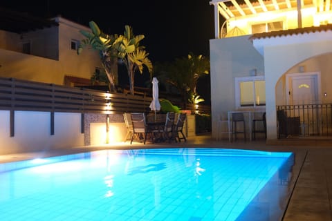 Sunset Villa private complex heated pool Villa in Sotira
