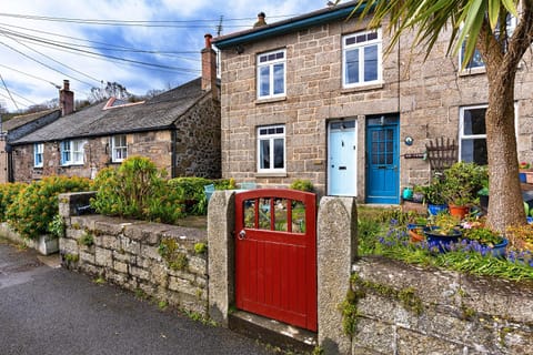 Property building, Facade/entrance, Garden