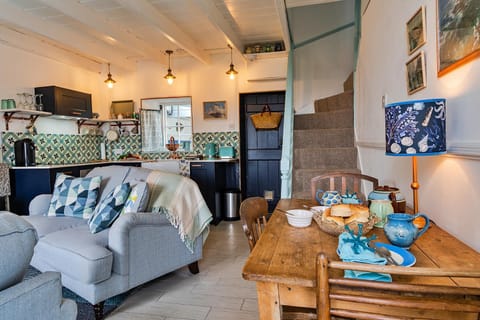 Finest Retreats - Cosy Mousehole Cottage With Sea Views House in Mousehole