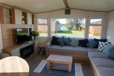 MPoint36 at Tattershall Lakes Hot Tub Lake Views 3 Bedrooms Camping /
Complejo de autocaravanas in Tattershall