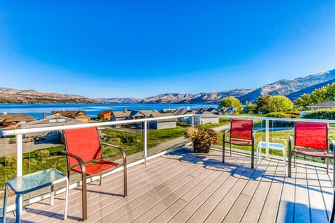 Lake Daze at Wapato Point House in Manson