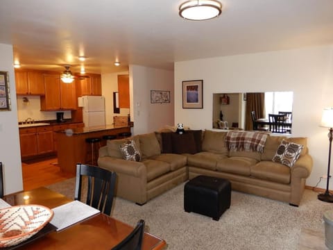 2 br across from Park City Canyons Village Views! Condo in Snyderville
