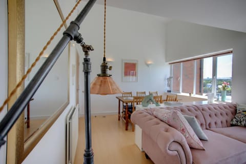 Beautiful duplex penthouse - roof garden, views, parking Condo in Newcastle upon Tyne