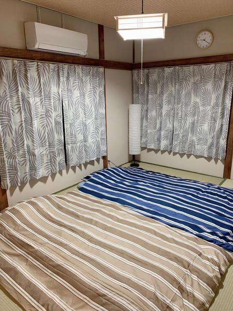 Bed, Photo of the whole room, Bedroom, air conditioner