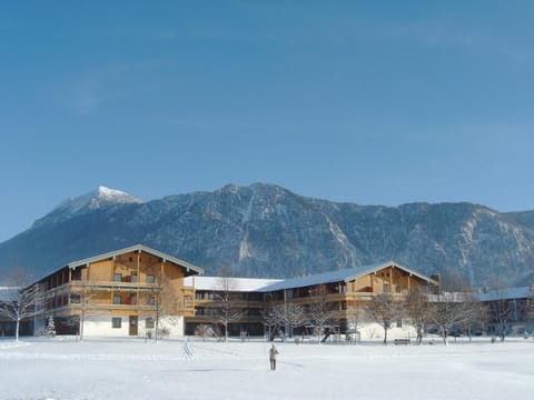 Facade/entrance, Winter