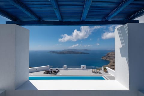 View (from property/room), Balcony/Terrace, Pool view, Sea view