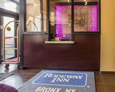 Rodeway Inn Bronx Zoo Hotel in Bronx