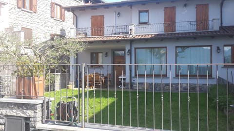 GAIA Apartment in Lierna