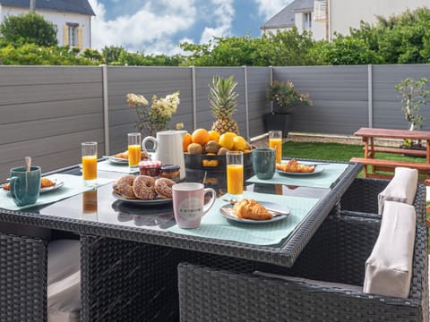 Apartment Les Terrasses de la Plage-2 by Interhome Condo in Quiberon