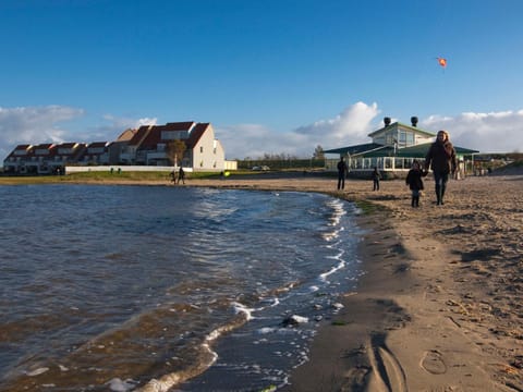 Holiday Home Den Osse by Interhome House in Brouwershaven