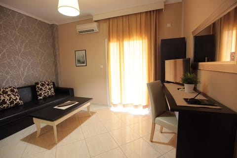 TV and multimedia, Living room, Seating area, air conditioner