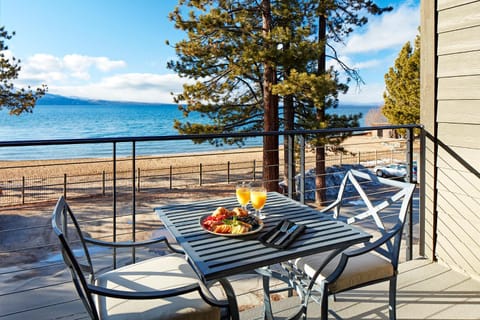 Balcony/Terrace, Lake view