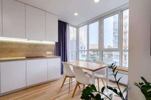 Dining area, Street view, Inner courtyard view, heating