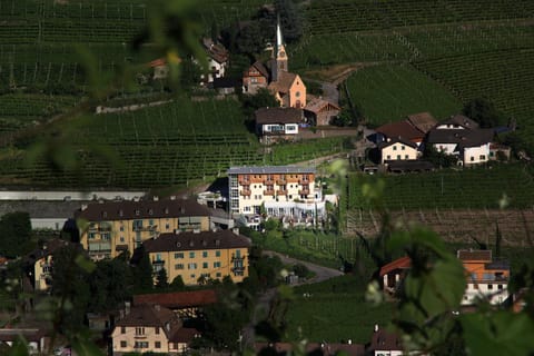 Facade/entrance, Bird's eye view, Game Room, Hiking, Cycling, Area and facilities