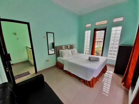 Villa 3 Bedroom Edelweis No. 7 near Museum Angkut Villa in Batu