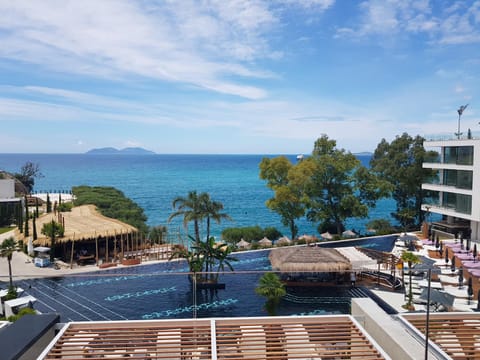 Balcony/Terrace, Pool view, Sea view