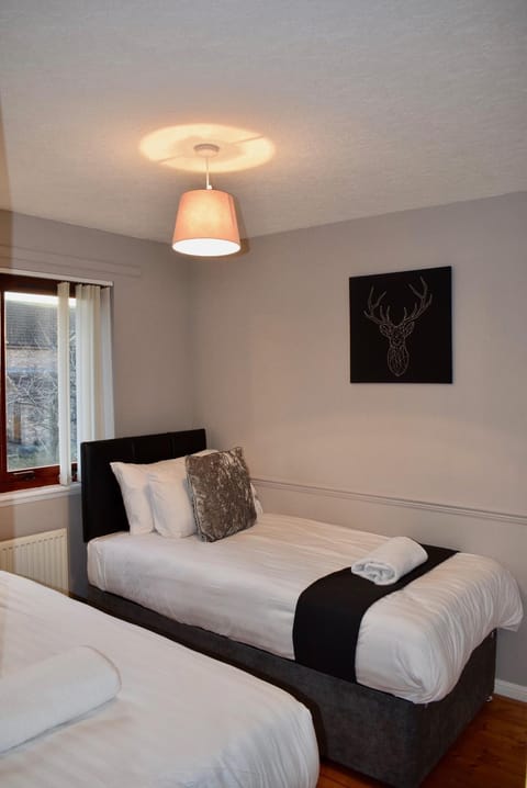 Kelpies Serviced Apartments Hamilton- 2 Bedrooms Condo in Falkirk
