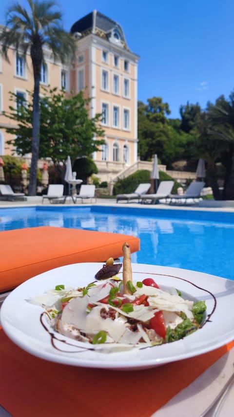 Swimming pool, Lunch