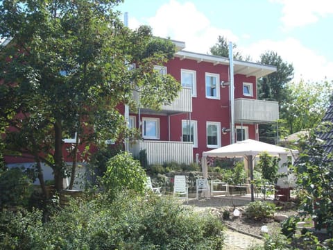 Property building, Summer, BBQ facilities, Garden, Balcony/Terrace, On site, Garden view