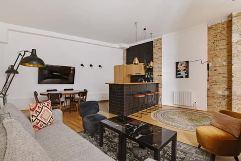 Communal lounge/ TV room, TV and multimedia, Kitchen or kitchenette, Living room, Seating area, Dining area