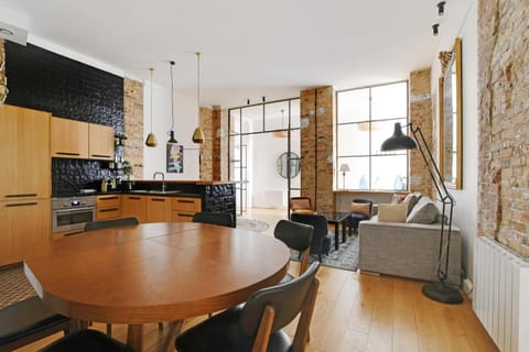 Kitchen or kitchenette, Living room, Seating area, Dining area, stove