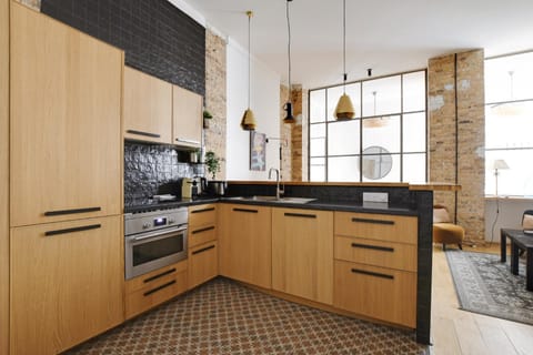 Coffee/tea facilities, Kitchen or kitchenette, dishwasher, oven, stove, toaster