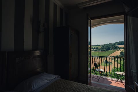 Bed, Day, Natural landscape, View (from property/room), Balcony/Terrace, Photo of the whole room, Bedroom, Mountain view