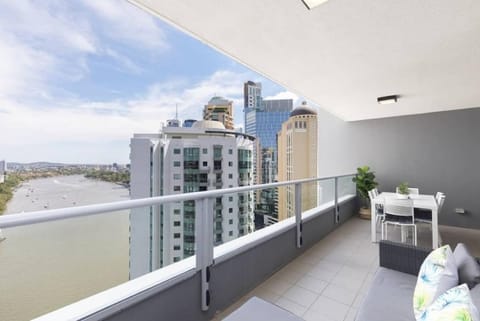 SK2 - CHARMING Skyline CBD w River Views 3 BR Private Apartment Condominio in Brisbane City