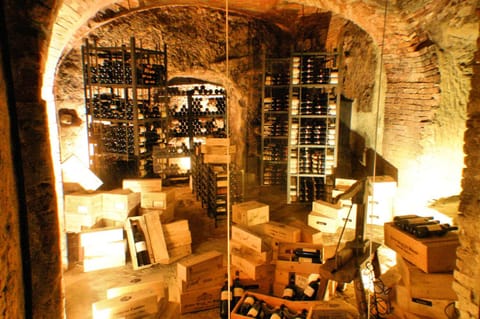 Restaurant/places to eat, Lounge or bar