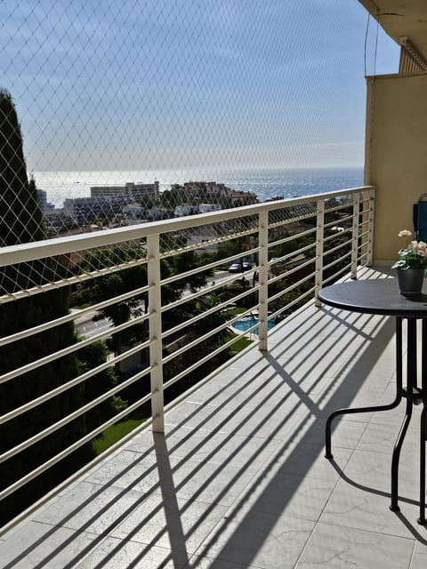 Amplio, luminoso y moderno Apartamento con amplia terraza y hermosas vistas en exclusiva urbanizacion Apartment in Benalmadena