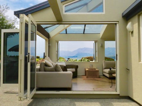 Seating area, Lake view, Landmark view, Mountain view