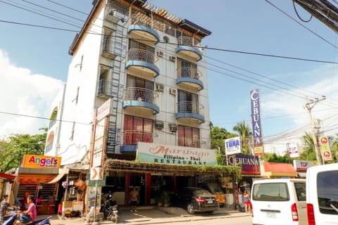 RedDoorz near Maribago Barangay Hall Hotel in Lapu-Lapu City