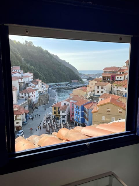 Bedroom, City view, Sea view