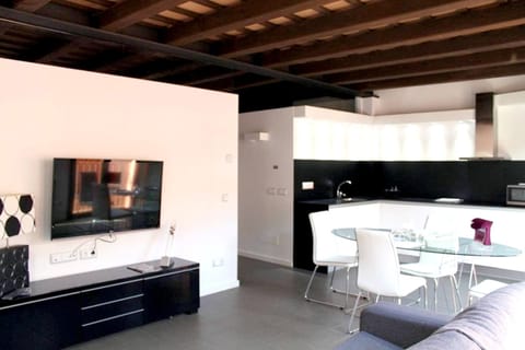 One bedroom apartement with furnished terrace and wifi at Olot Apartment in Olot