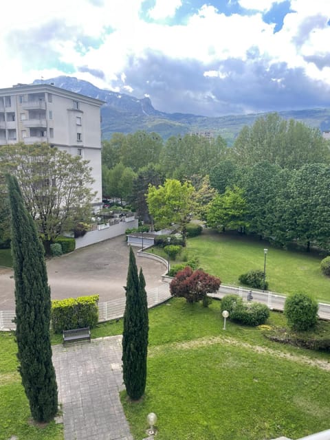 Garden view, Quiet street view