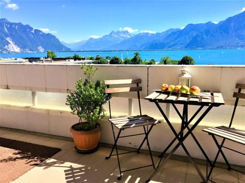 Day, View (from property/room), Balcony/Terrace, Dining area, Lake view, Mountain view, Sea view