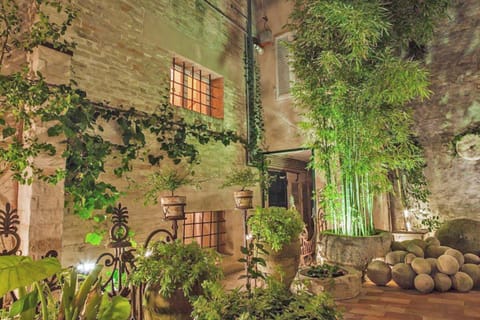 MarcheAmore - Stanze della Contessa, Luxury Flat with private courtyard Apartment in Fermo