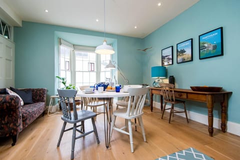 Gwalia House- Stunning Central Townhouse with 3 ensuite bedrooms House in Laugharne