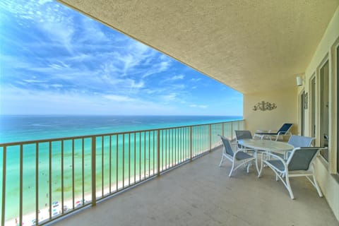Relaxing Beachfront Condo with Beach Access - Unit 1603 Copropriété in Upper Grand Lagoon