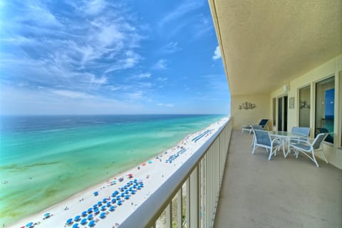 Relaxing Beachfront Condo with Beach Access - Unit 1603 Copropriété in Upper Grand Lagoon