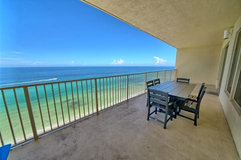 Wondrous Condo with Beach Access and Poolside Beach - Unit 2103 Copropriété in Upper Grand Lagoon