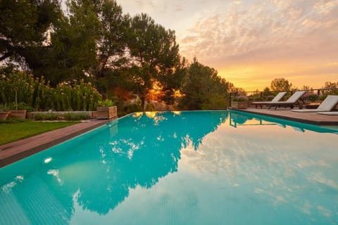 Day, Natural landscape, Pool view, Swimming pool, Sunrise, sunbed