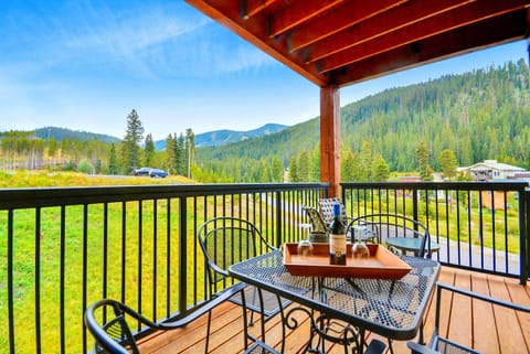 Ski In-Out Luxury Condo #4474 With Huge Hot Tub & Great Views - 500 Dollars Of FREE Activities & Equipment Rentals Daily House in Winter Park