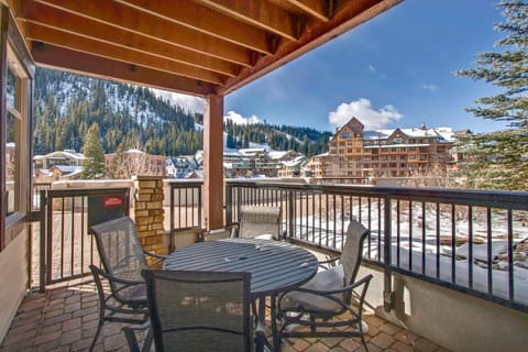 Ski In-Out Luxury Condo #4375 With Huge Hot Tub & Great Views - 500 Dollars Of FREE Activities & Equipment Rentals Daily Casa in Winter Park