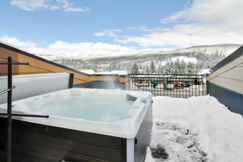 Hot Tub, Mountain view