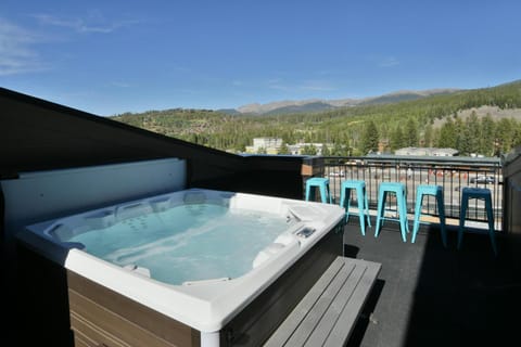 New Luxury Villa #268 With Rooftop Hot Tub & Great Views - 500 Dollars Of FREE Activities & Equipment Rentals Daily Casa in Fraser