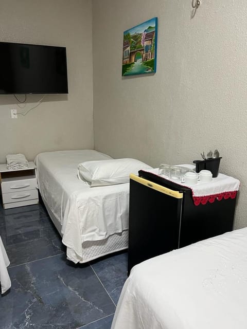 Bed, TV and multimedia, Bedroom, towels