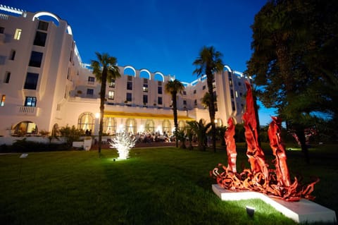 Hotel & Spa Vacances Bleues Le Splendid Hotel in Dax